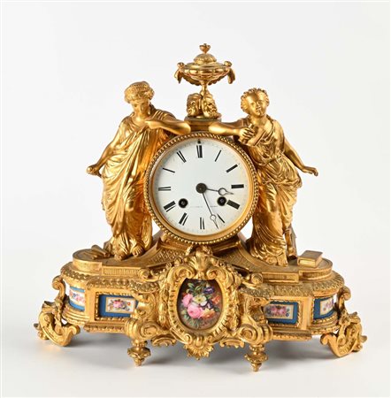 Orologio da tavolo in bronzo dorato, Francia, XIX secolo cm 32x35x12...