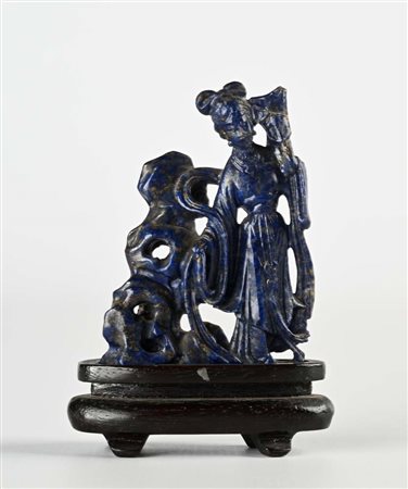 Piccolo intaglio in lapislazuli raffigurante Guan Yin, Cina, XX secolo cm...