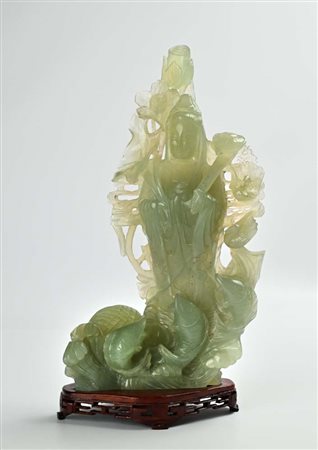 Grande intaglio in giada, seconda metà del XX secolo cm 38x20x7 - con la base...