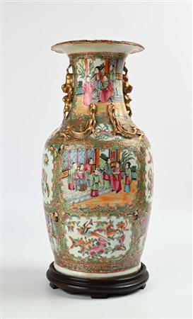 Vaso in porcellana Famiglia Rosa, Canton, XIX secolo altezza cm 44,5 - base...