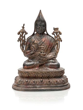 Figura di Lama Tsongkhapa in bronzo, Tibet, XIX secolo cm 25x19x14...