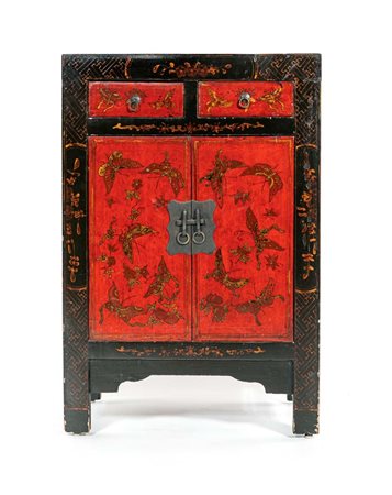 Mobiletto in legno laccato rosso e nero con farfalle, Cina, XX secolo cm...