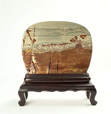 Schermo in pietra paesina su base in legno, Cina, XX secolo cm 33,5x44 - con...