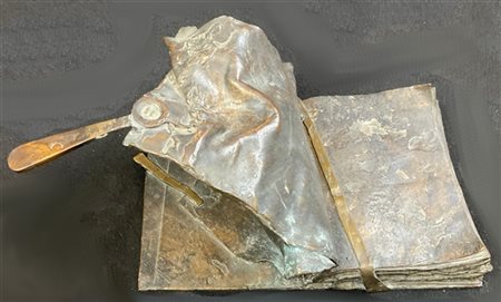 Agostino Pisani "Senza titolo (libro)" 1975
scultura in bronzo
cm 16x31x33
firma