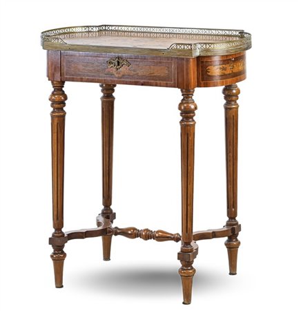 Toilette in legni vari decorata da intarsi floreali con piano sagomato ribaltab