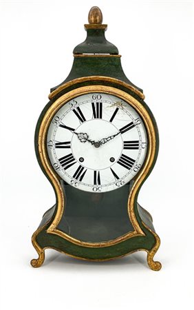 Robert & Fils Chaux De Fond.
Pendola del tipo Neuchateloise in legno laccato e