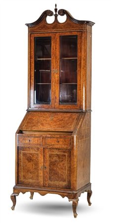 Piccolo trumeau impiallacciato e filettato in legni vari, parte inferiore a due