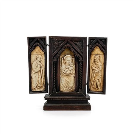 Arte della fine del secolo XIX. Trittico da viaggio in legno intagliato e osso,