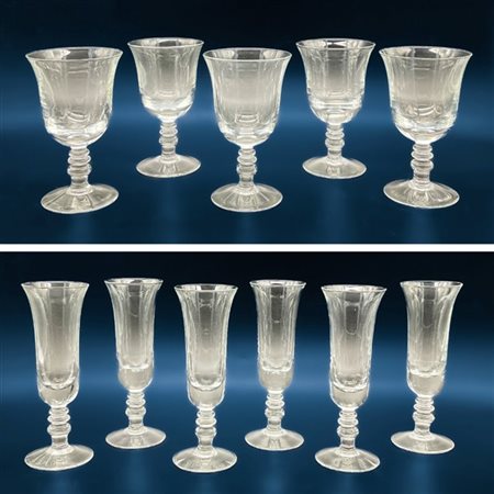 Lotto composto da un servizio di bicchieri in vetro composto da due serie di do