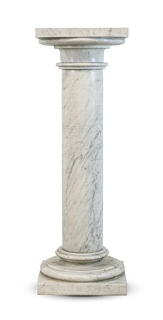 Colonna portabusto in marmo bianco con basi quadrate (cm 39x106x39) (difetti)