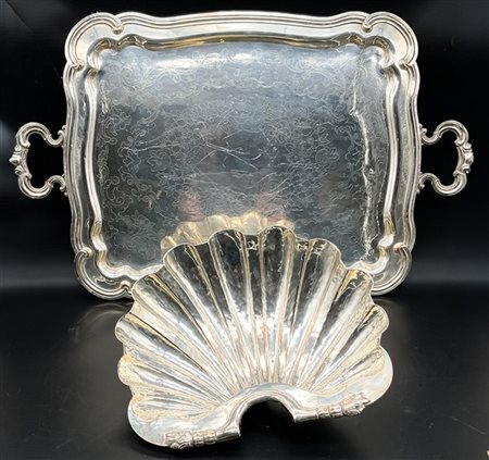 Lotto composto da centrotavola a forma di valva di conchiglia in metallo argent