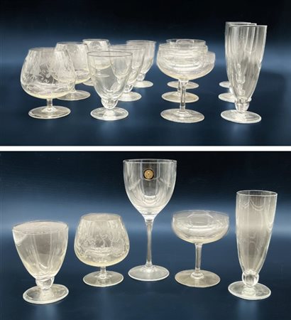 Due cartoni contenenti numerosi bicchieri in cristallo di manifatture different