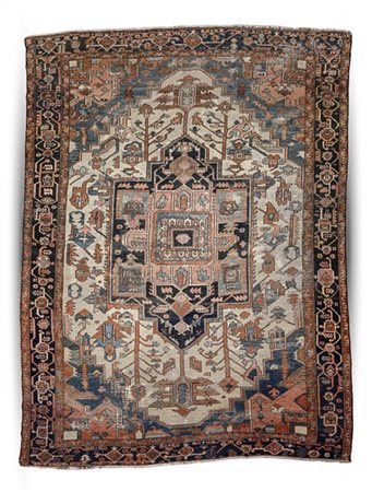 *Tappeto Heritz, Persia, secolo XX (cm 380x290) (gravi difetti e restauri)