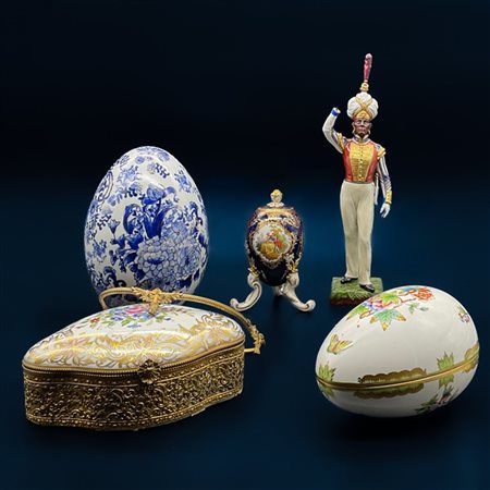 Manifatture diverse. Lotto composto da diverse scatole ed una figura in porcell