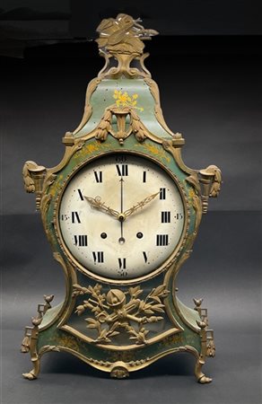 Robert & Fils Chaux De Fond. 
Pendola del tipo Neuchateloise in legno laccato e