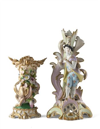 Manifattura Jacob Petit, secolo XIX. Lotto composto da un piccolo vaso in porce