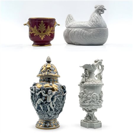 Manifatture diverse, secolo XX. Lotto in porcellana composto da un versatoio bi