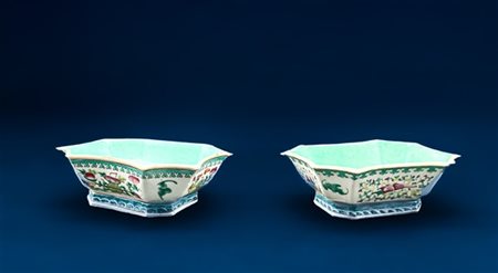 Coppia di ciotole per le offerte in porcellana Famiglia Rosa dipinta in policro