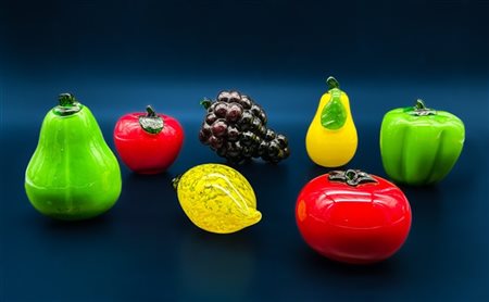 Cartone contenente numerosi frutti e verdure in vetro soffiato policromo (difet