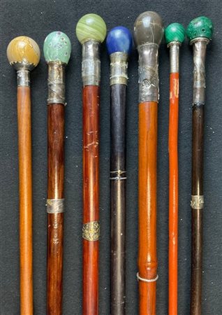 Lotto di sette bastoni da passeggio con ghiere in argento e prese in pietre dur