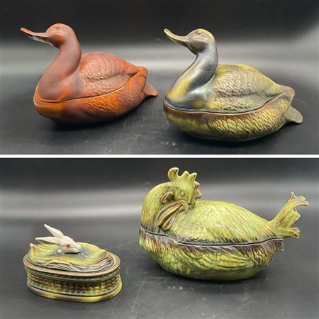 Lotto composto da tre zuppiere in ceramica policroma a forma di anatra e gallin
