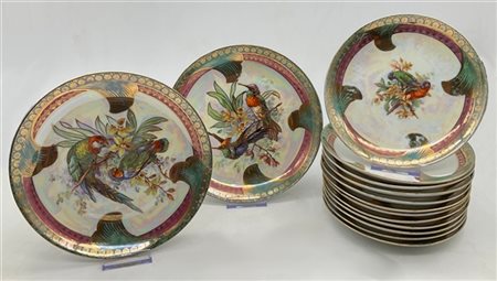 Manifattura Ginori, secolo XX. Parte di servizio in porcellana composto da dodi