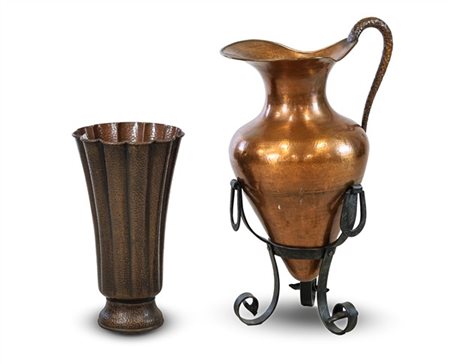 Lotto composto da un portaombrelli ed un grande versatoio ad un ansa in rame ma