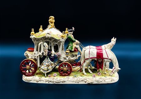 Gruppo in porcellana dipinta in policromia raffigurante carrozza con cavalli e