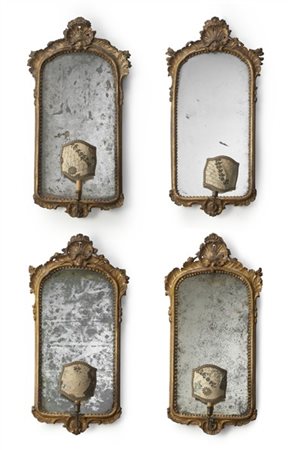 Gruppo di quattro ventole in legno intagliato e dorato a mecca con cornice deco