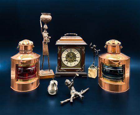 Lotto composto da numerosi oggetti di materiali, forme, usi e decori differenti