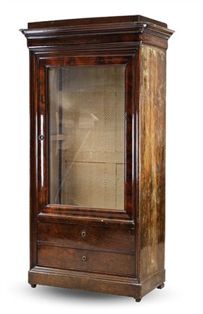 Armadio impiallacciato in mogano con fronte a due cassetti e un'anta a vetro, c