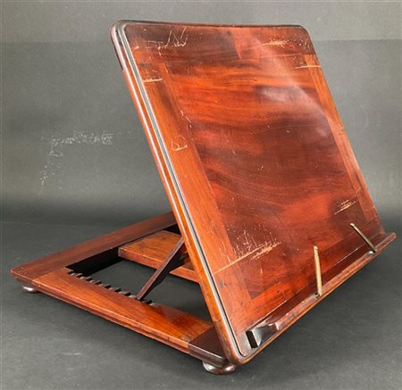 Leggio da tavolo in mogano con piedi a cipolla (cm 38x34,5x33) (difetti)