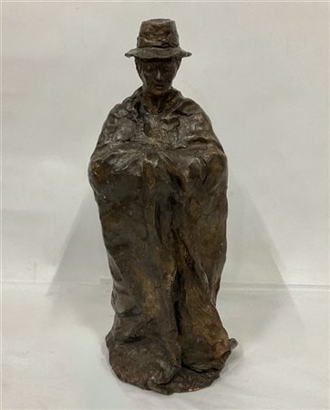 Firma indecifrata, secolo XX

"Uomo con mantello" 
scultura in terracotta dipin