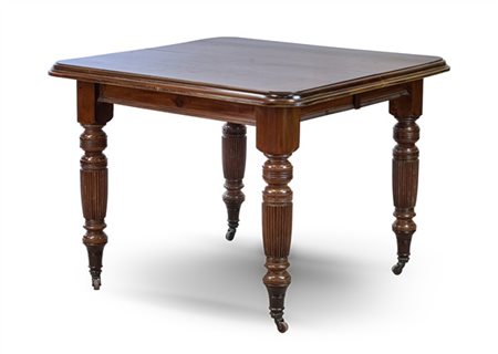 Tavolo allungabile a manovella in mogano con gambe a balaustro tornite e scanal