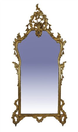 Specchiera con cornice in legno intagliato e dorato con cimasa traforata (cm 16