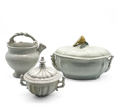 Manifatture diverse, secolo XVIII. Lotto in maiolica bianca composto da una zup
