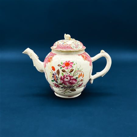 Compagnia delle Indie, Cina, secolo XVIII. Teiera con coperchio in porcellana d