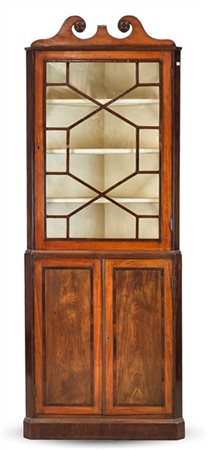 Angoliera in legni vari con parte inferiore a due sportelli pannellati e parte