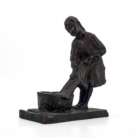 VITILIANO MARCHINI "Lavandaia" 
scultura in bronzo (cm 23 x 18,5 x 9) 
firmata a