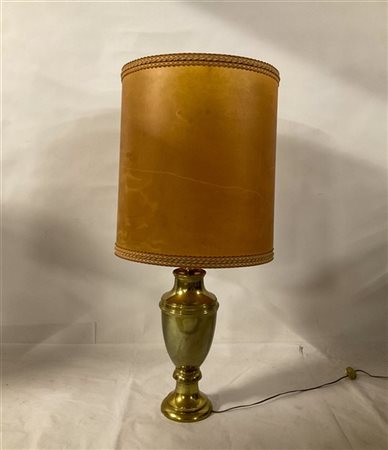 Lampada da tavolo a tre luci in metallo dorato con fusto a balaustro (h con par