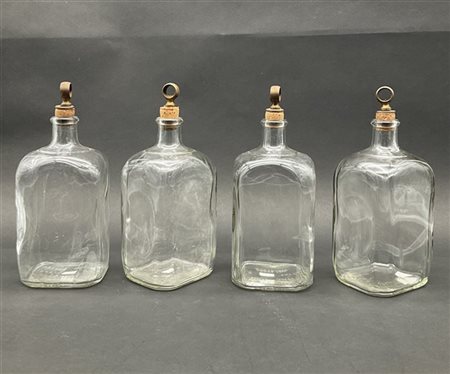 Lotto composto da sei "cloche" in vetro inciso con presa a sfera sfaccettata e