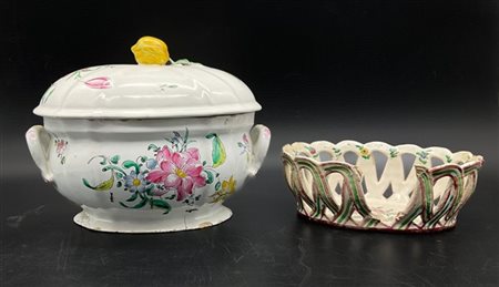 Manifatture differenti, secolo XVIII. Lotto composto da una zuppiera con coperc