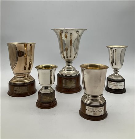 Lotto composto da numerose coppe, trofei di gare di caccia e altro in metallo a