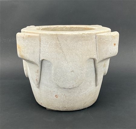Mortaio a quattro anse in marmo (d cm 32) (difetti)