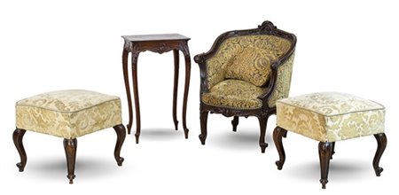 Lotto composto da una poltroncina a pozzetto di forma mossa in legno intagliato