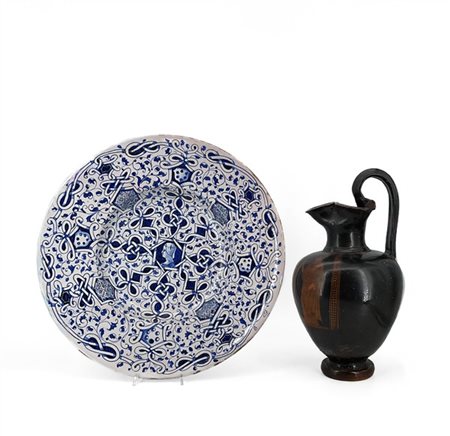 Manifatture del secolo XIX-XX. Lotto composto da una brocca di gusto archeologi