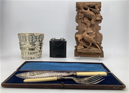 Tre cartoni contenenti numerosi oggetti di diversa fattura e epoca (difetti)