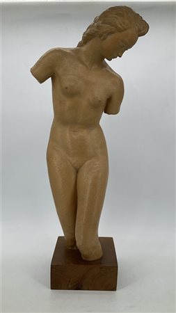 Ignoto, secolo XX. 
Figura di nudo femminile in terracotta dipinta su base in l
