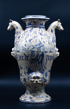 Manifattura ligure, secolo XX. Stagnone biansato in maiolica dipinta in monocro