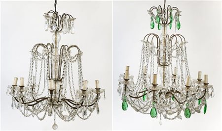 Lotto di due lampadari a otto luci con struttura in ferro, decorazioni in penda